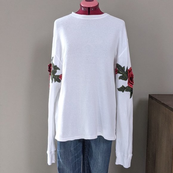 🌹Vintage Furst of a Kind | White Thermal Long Sleeve Embroidered Rose Applique - Picture 3 of 12
